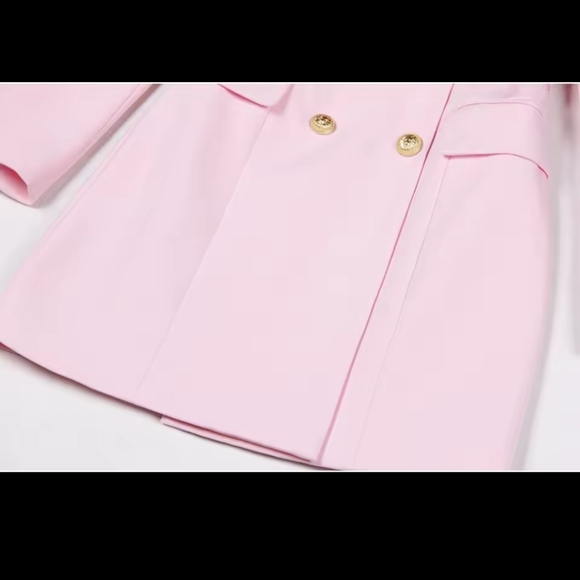 Elegant Pink Blazer with Gold Accents - Picture 11 of 11